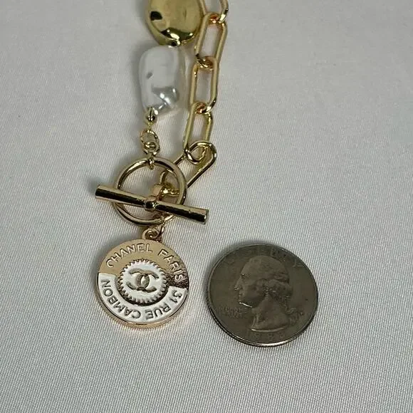 Chanel Gold Baroque Pearl Toggle Necklace - Picture 3 of 4